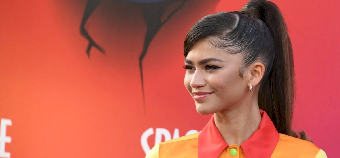 Zendaya ruhája aggasztóan felcsúszott Közel 8 millióan kedvelték már a