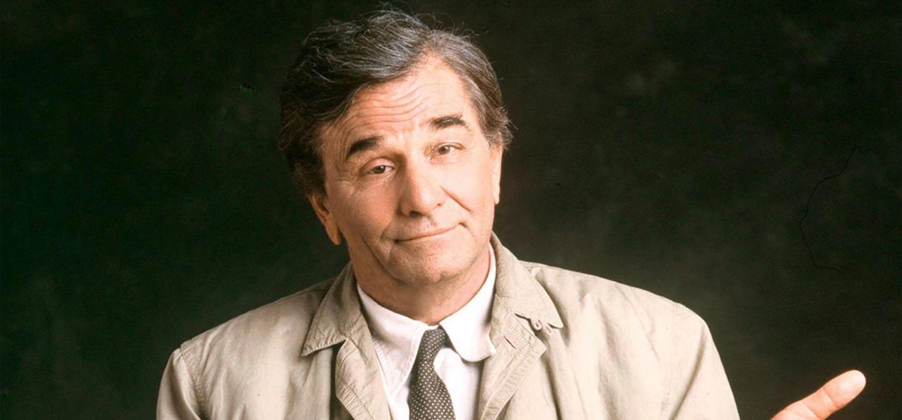 Columbo keresztneve sose volt titok, mégsem tudja senki, de ebben a két epizódban egyértelműen fény derül a Peter Falk által megformált hadnagy teljes nevére