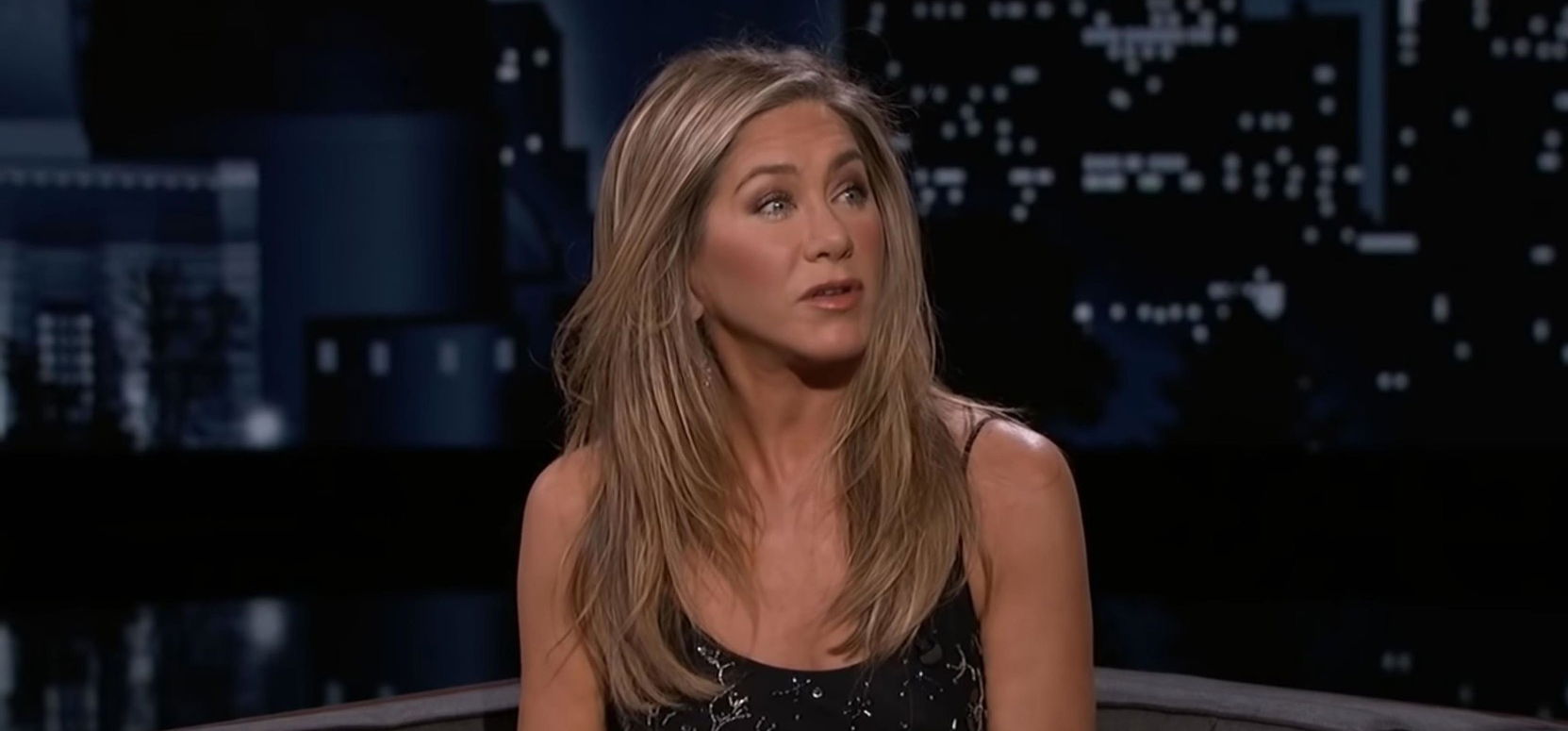 Jennifer Aniston egy félmeztelen fotózáson beszélt róla, a Jóbarátok 53 éves sztárja hihetetlen dolgokat mondott
