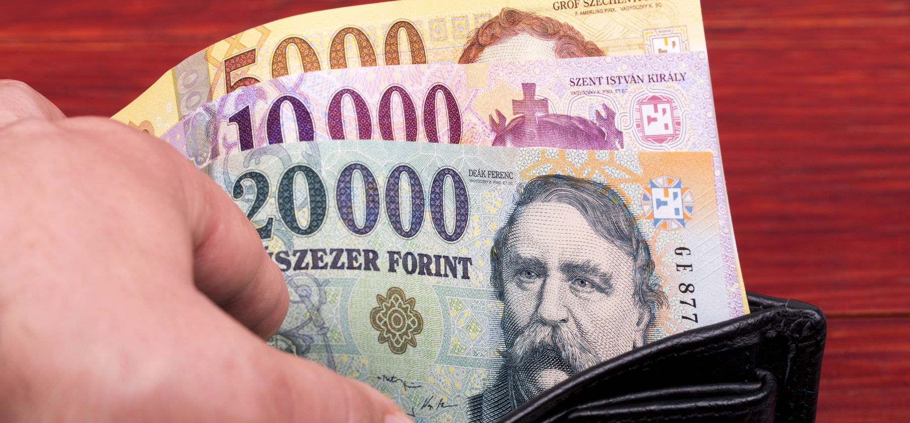 200 ezer forintot kap minden magyar család idén karácsonyra - Novák Katalin nevével hatalmas átverés terjed