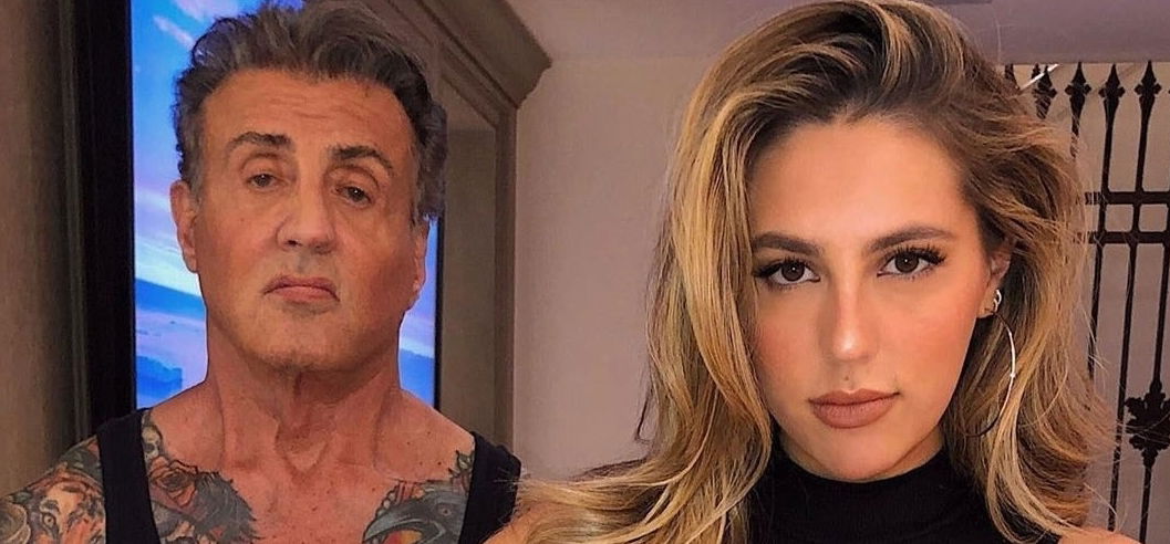 Sylvester Stallone lányának mellei több mint tökéletesek, Emily Ratajkowski pedig a bugyiját keresi – válogatás