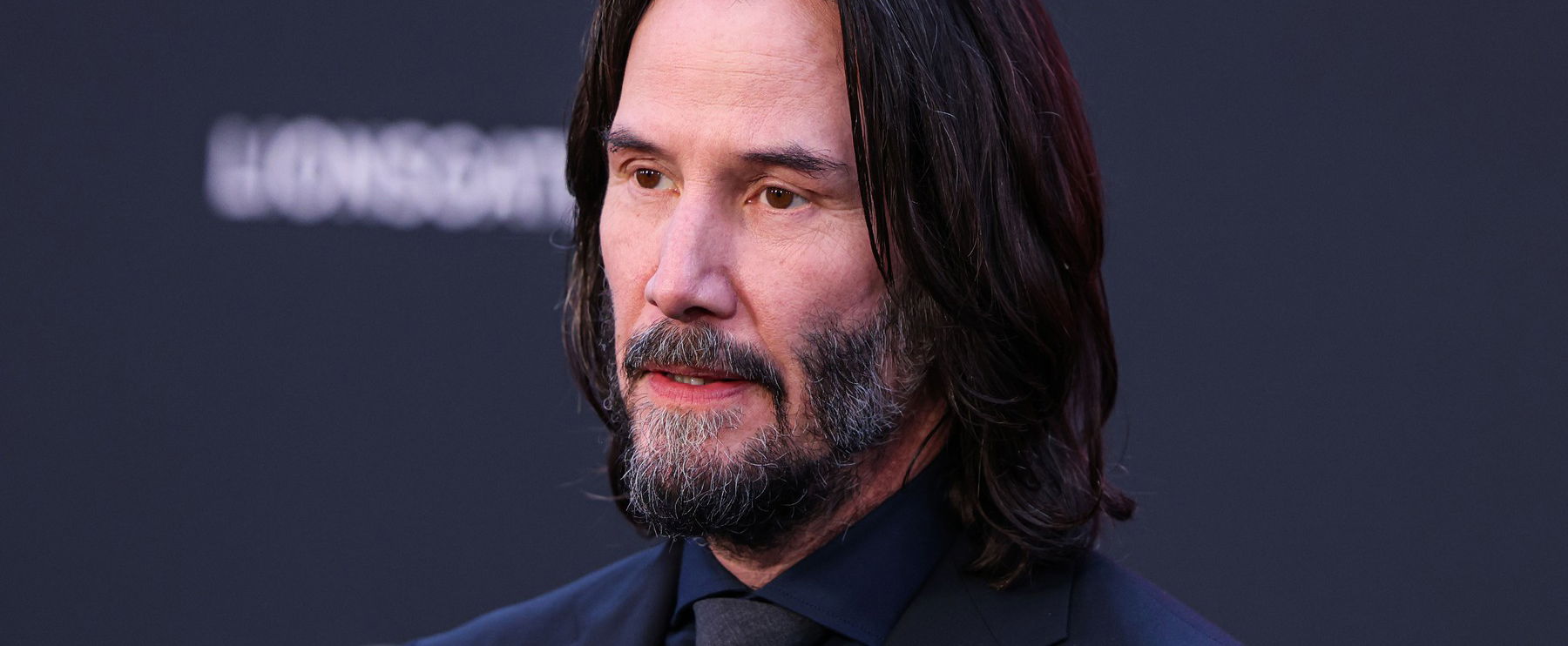 Így néz ki Keanu Reeves magyar hangja, aki a Mátrix óta szinte végig vele van