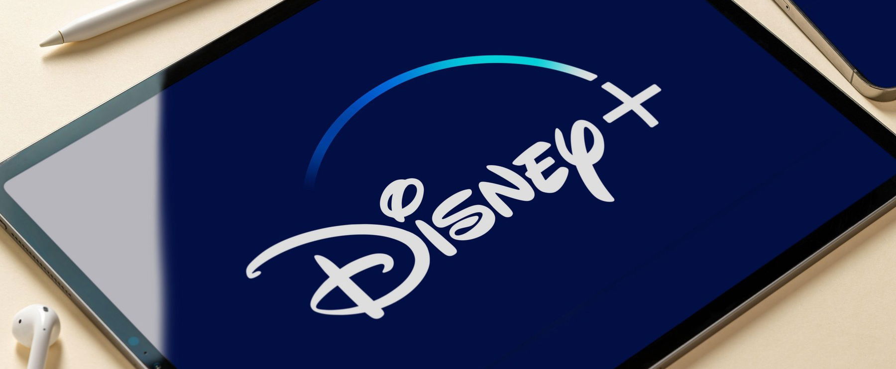 Itt a vége, június 11-én örökre törlik a Disney+ legjobb akcióvígjátékát 