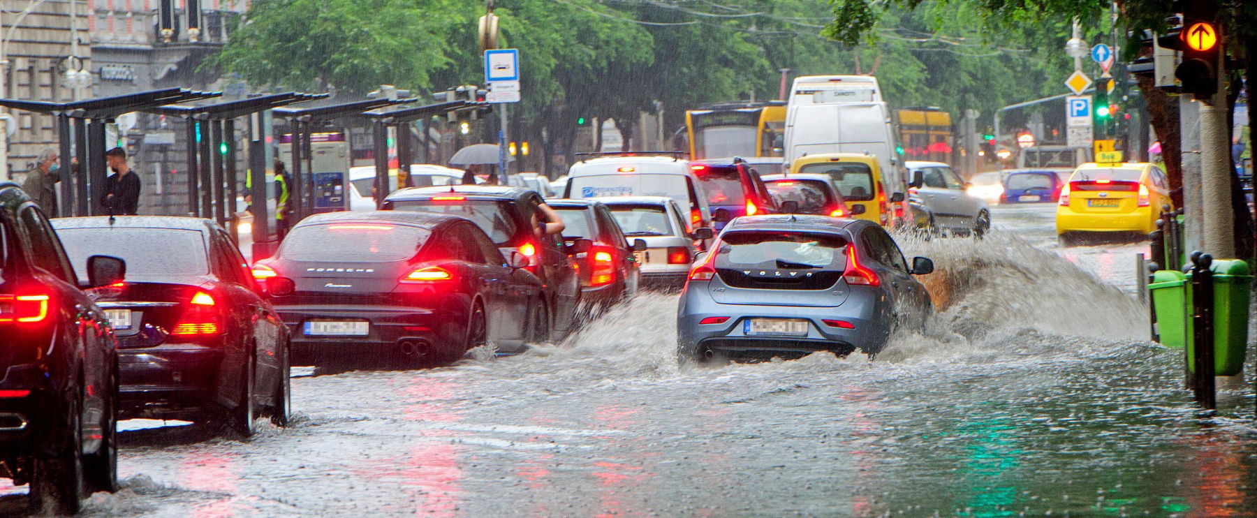 Veszélyjelzést adott ki az OMSZ, ma több vármegyére is lecsaphat a zivatar, jégeső