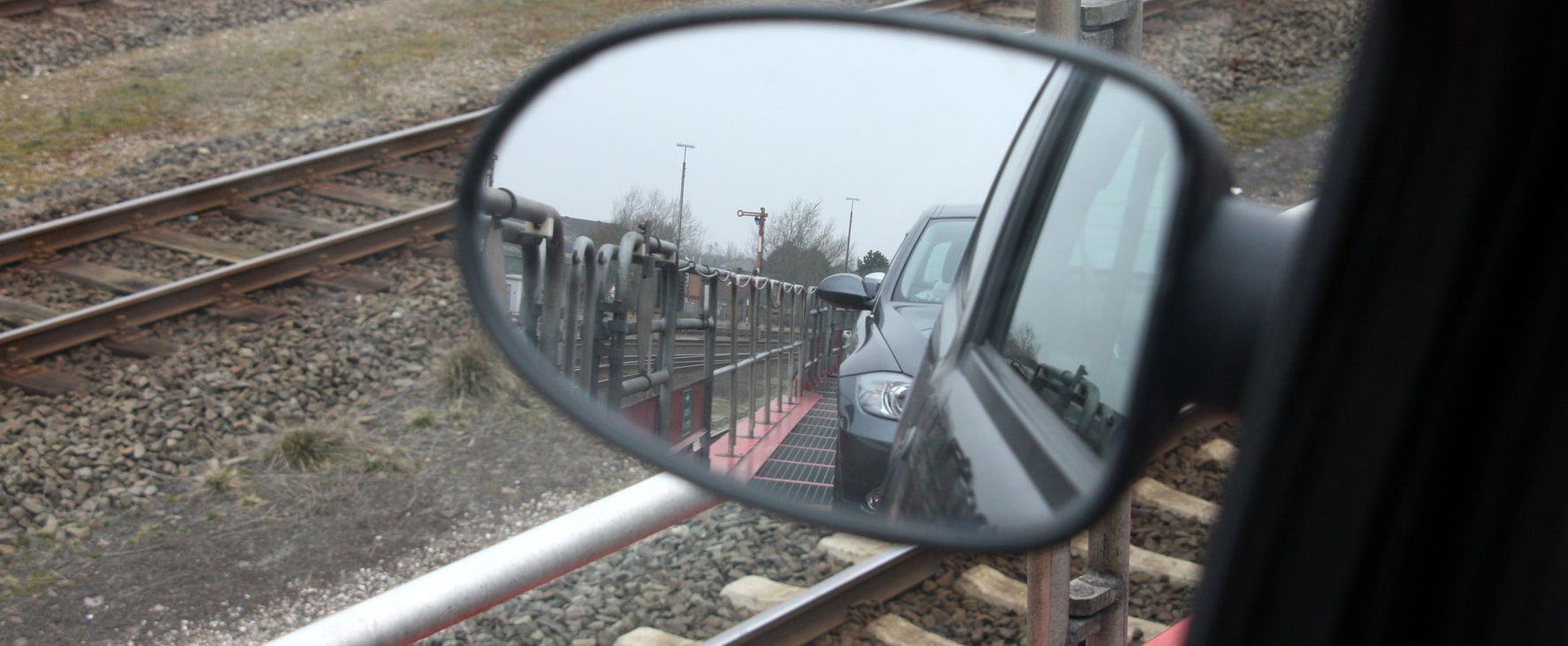 Sínekre hajtott az apa a fiával, a következmények elképesztőek voltak