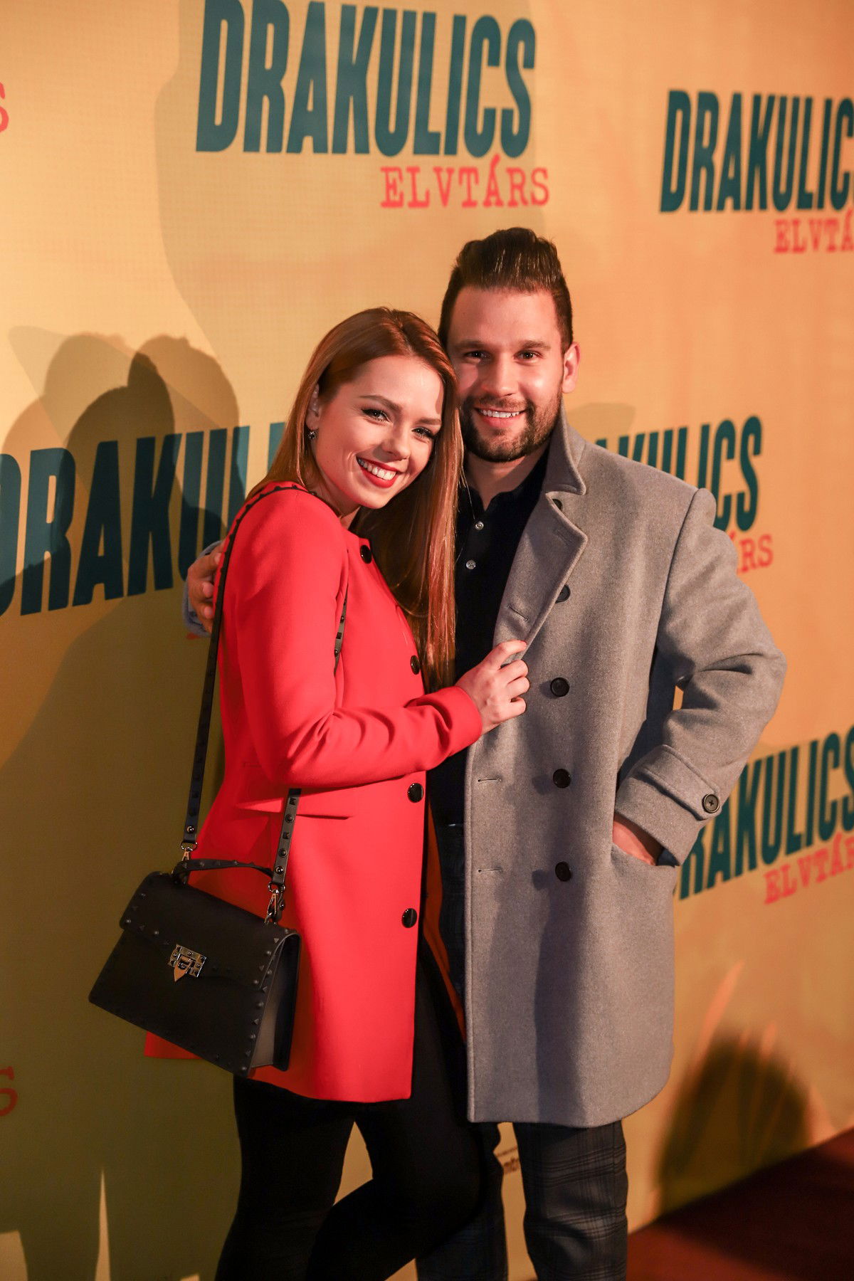 RáczGyuricza Dóra úgy szaggatja a nokedlit, hogy a kivillanó popsijára