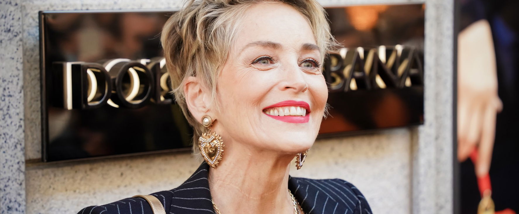 Ledobta ruháit a 65 éves Sharon Stone, elképesztő, hogy még mindig mennyire feszes a teste