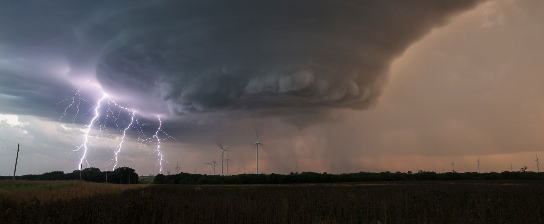 Intenzív csapadék tart felénk, a meteorológusok térképen mutatták az útját