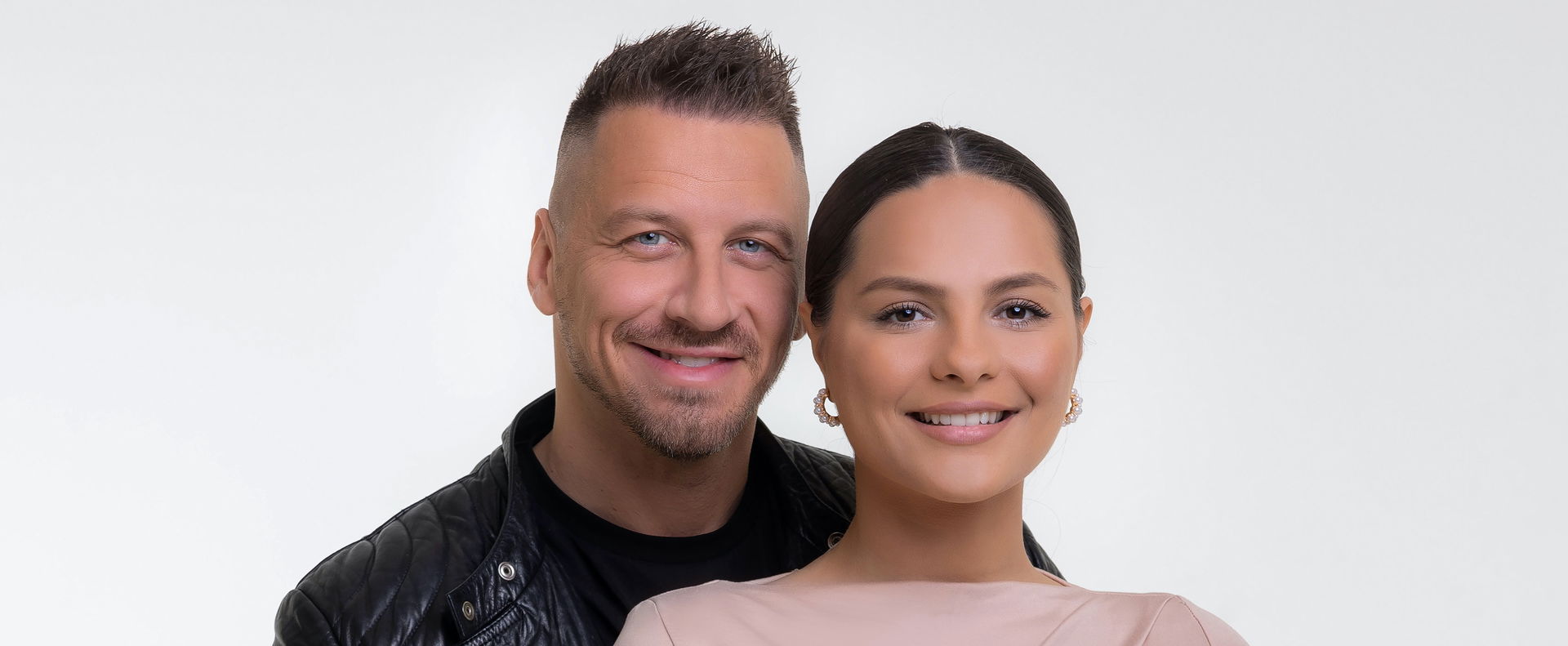 Kiderült miért utálhatja Vastag Csaba családja a feleségét: Evelint a kommentelők dubajozással vádolják 