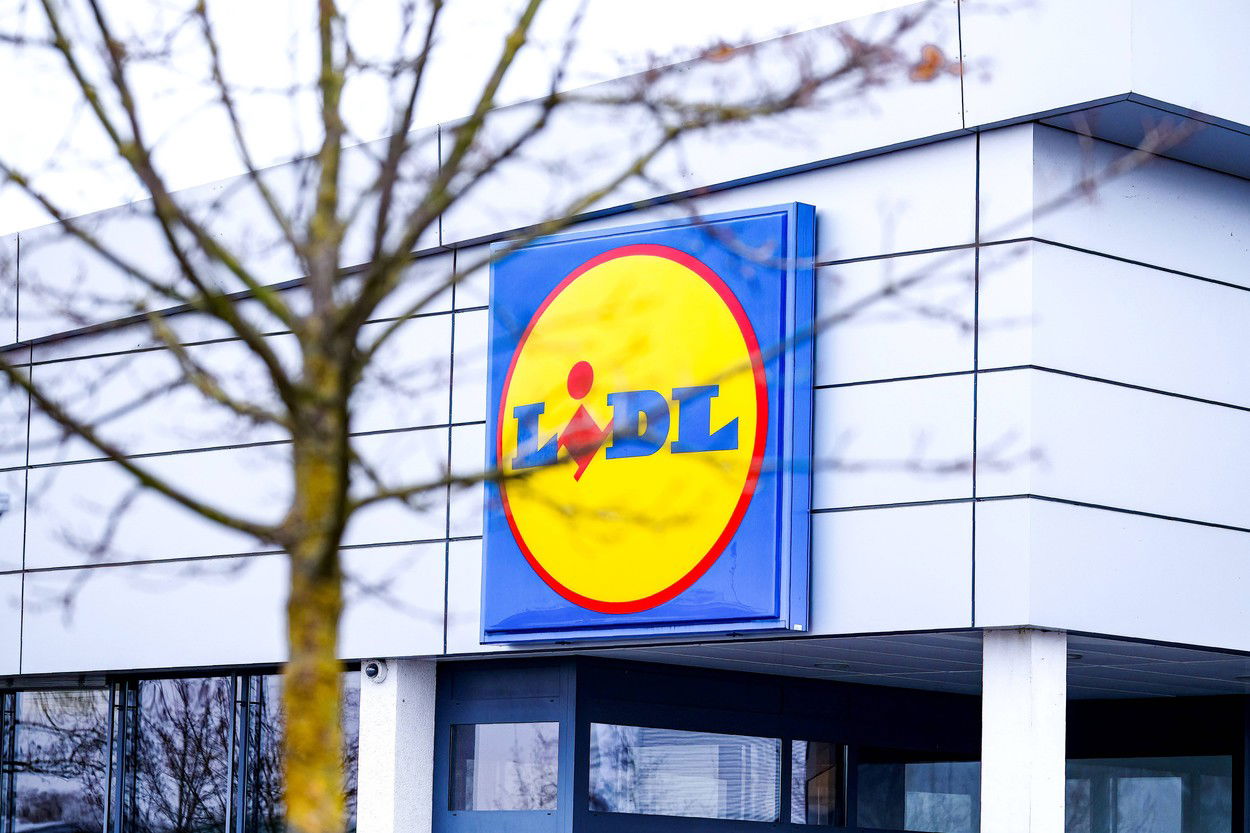 Forronganak a Lidl vásárlói, döbbenetesen drága itthon az idei karácsony slágerterméke a szomszéd országokhoz képest