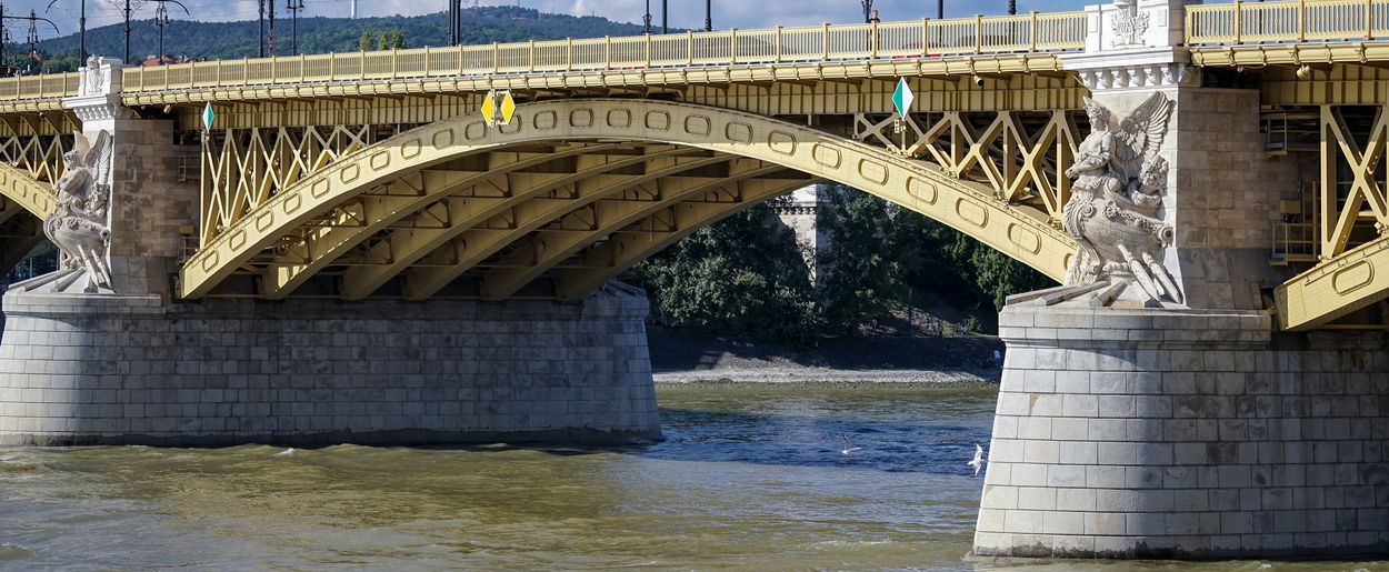 Rejtélyes folyosóra bukkantak Budapesten a Duna szívében, senki sem tudja, mi lehet a rakparton található bizarr ajtó mögött