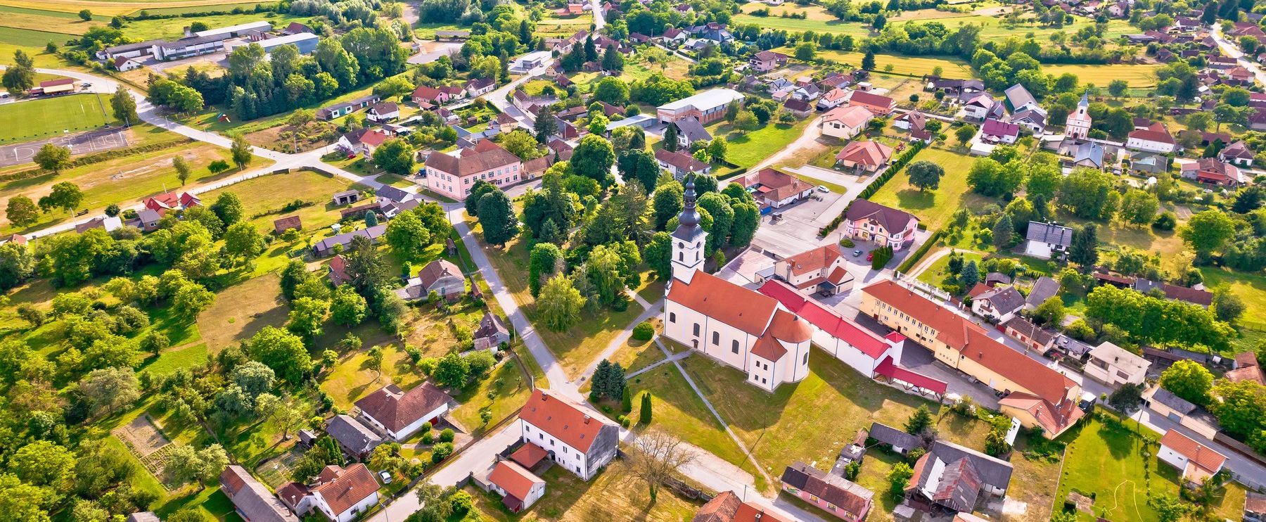 Röhejesen olcsón, 45 forintért vehetünk házat ebben a vízparti városban, tódulnak az érdeklődők a festői szépségű horvát településre