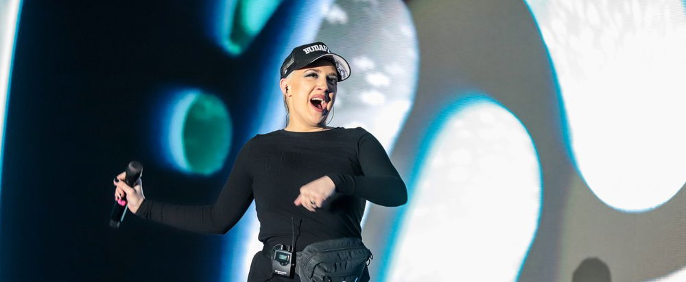 Tóth Gabi közszemlére tette, amit csak a Fricskás fiúnak szabadna látnia, nyilvánosan kipakolta méretes kebleit