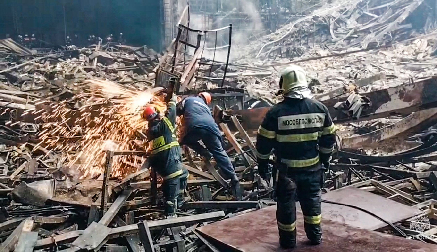 Szívszaggató állapotú holttesteket találtak a moszkvai terrortámadás helyszínén, súlyos részletek szivárogtak ki a támadásról