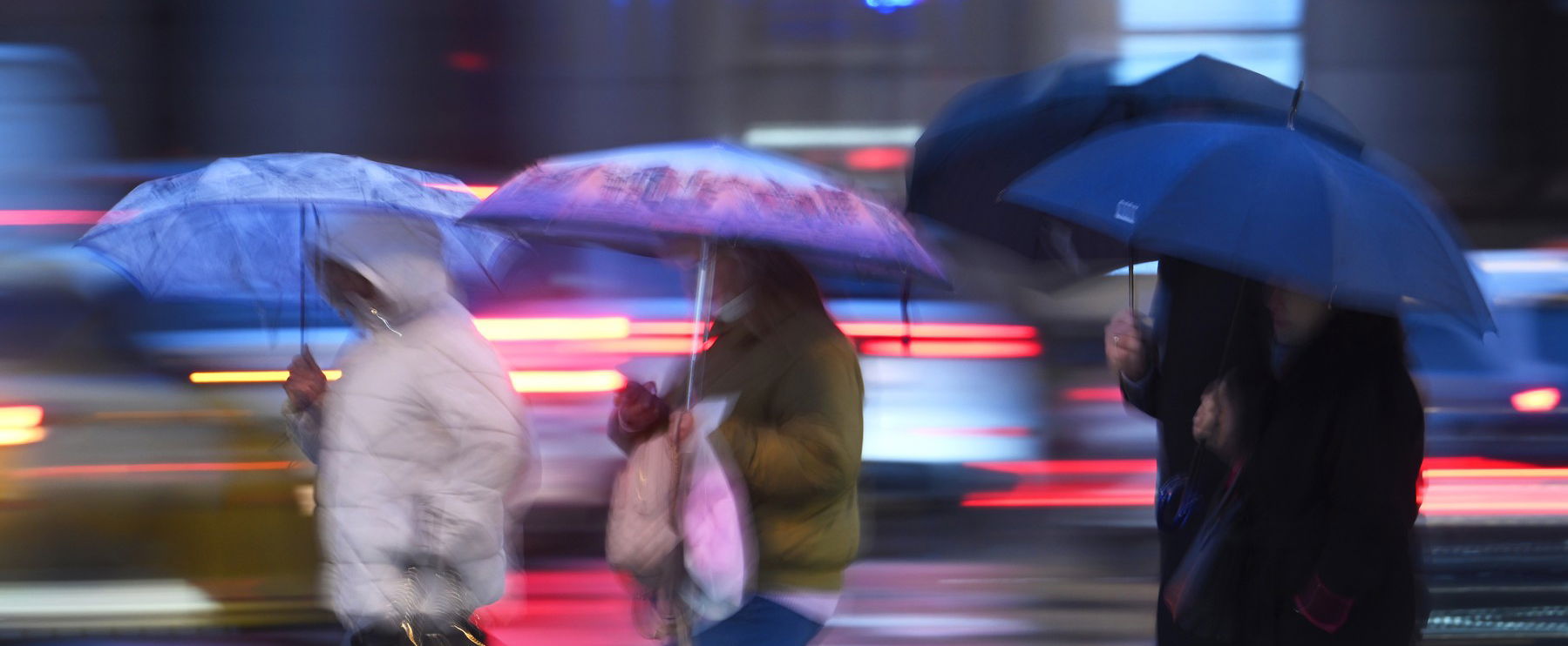 Ezekre a megyékre adták ki a riasztást, felhőszakadás és zivatar is jöhet pénteken, délután több helyen didergős idő lesz