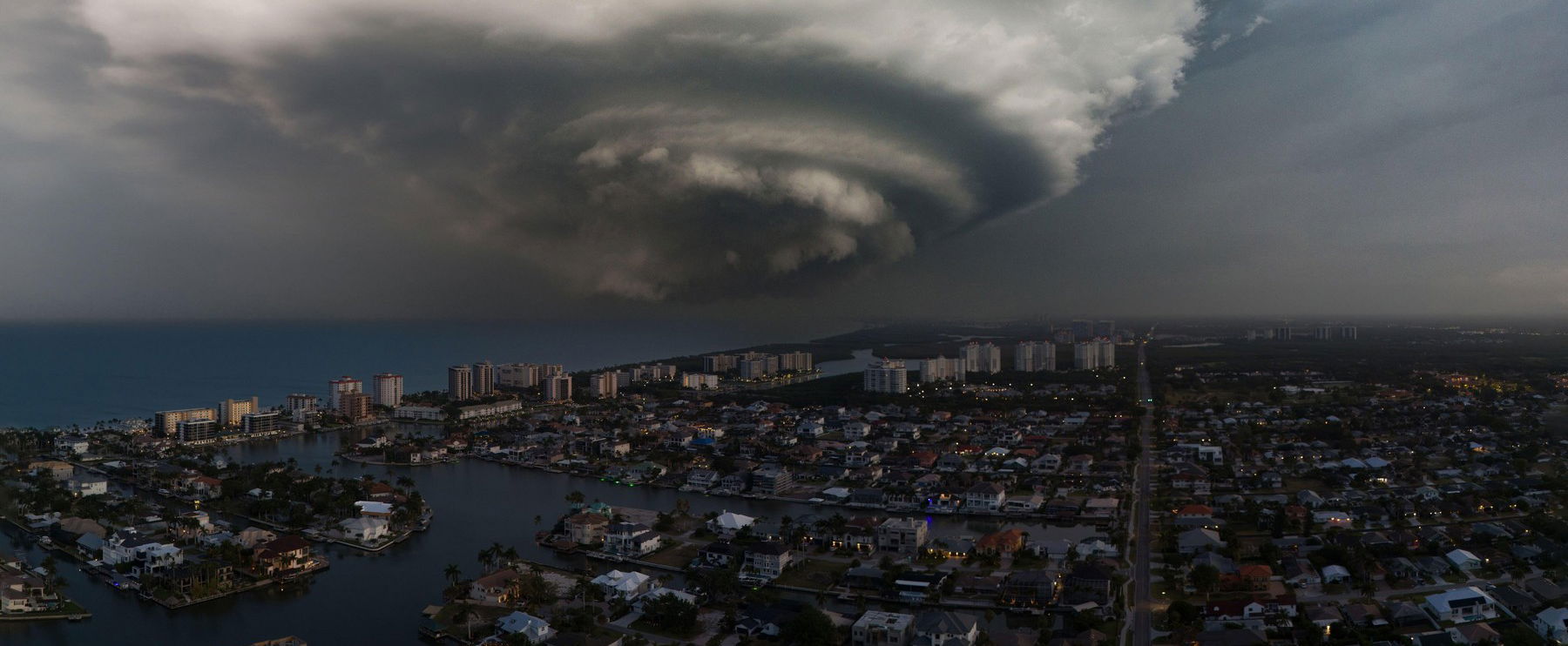 Nő a feszültség a meteorológusoknál, országos riasztást adtak ki, több hullámban ér el minket