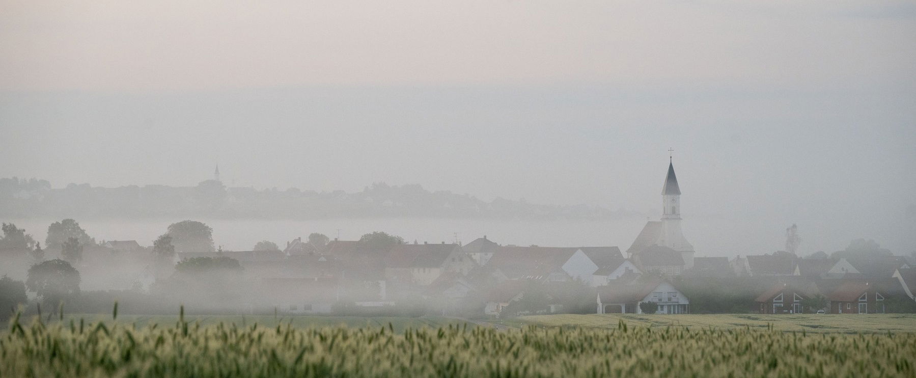 Bezuhan a hőmérséklet Magyarország egyik felén, még délután is dideregni fognak az emberek