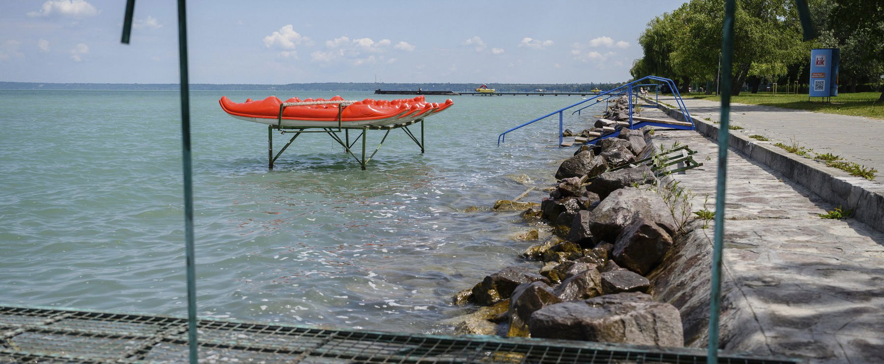 Hihetetlen bunkó beszólást kapott egy balatoni strand büféjében egy vendég, sokan teljesen kiakadtak rajta