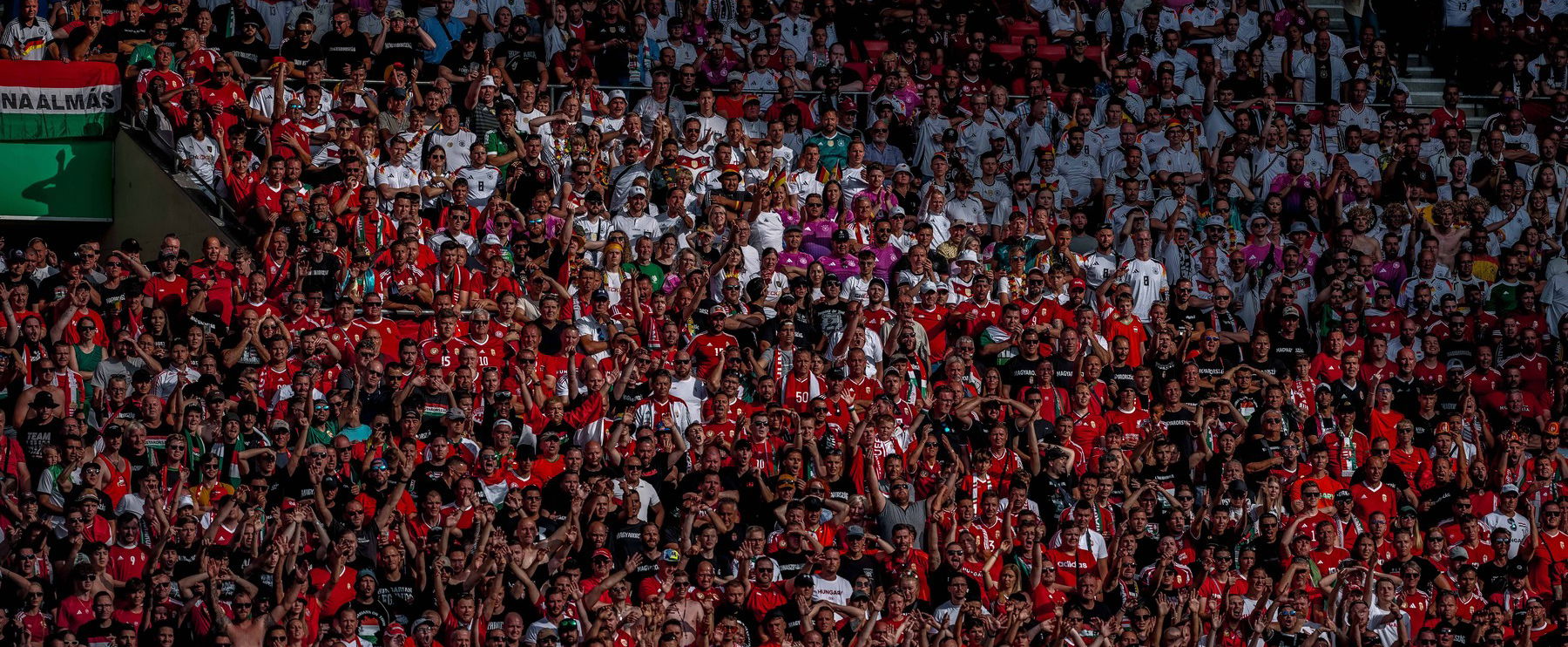 Súlyos szankció az UEFA-tól, a magyar válogatott drukkerei miatt szigorúbb büntetést szabtak ki