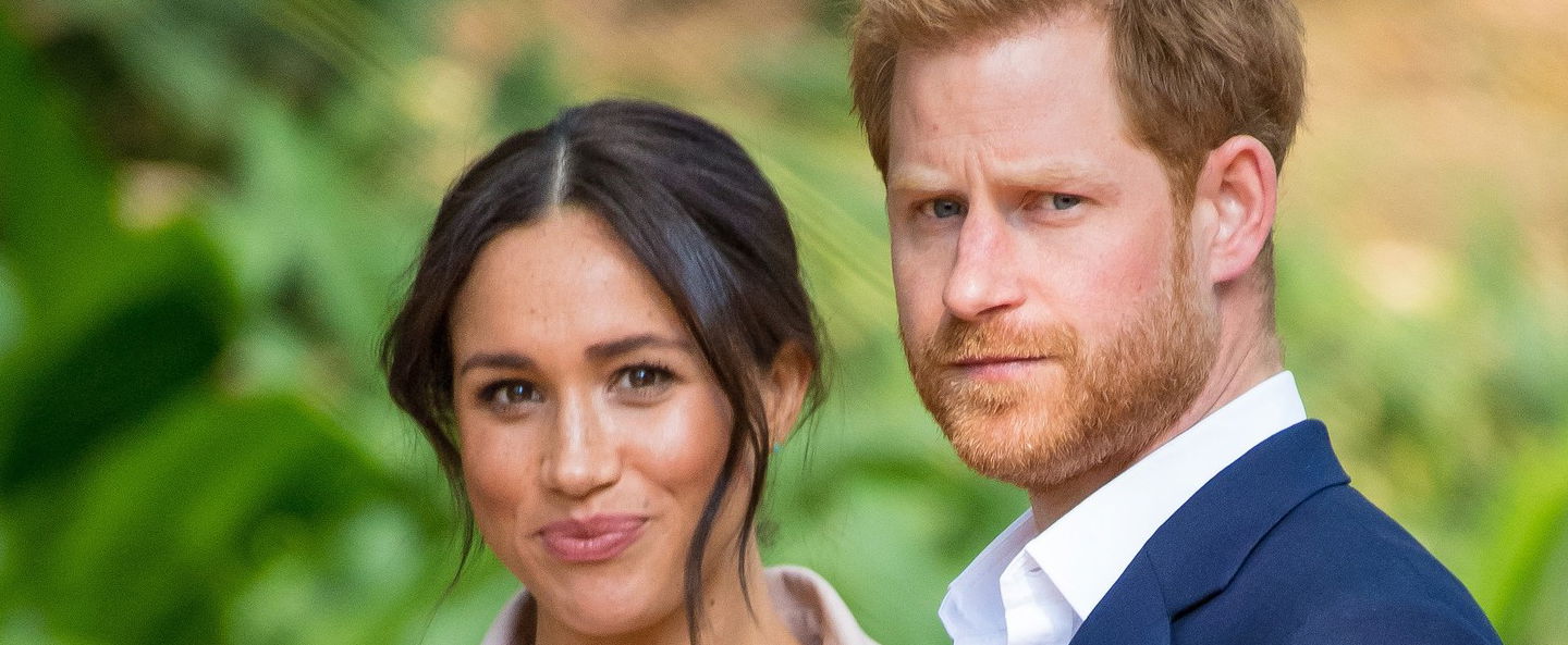 Dávid és Góliát szituációba került a kikészült Harry herceg, megint Meghan Markle miatt áll a bál