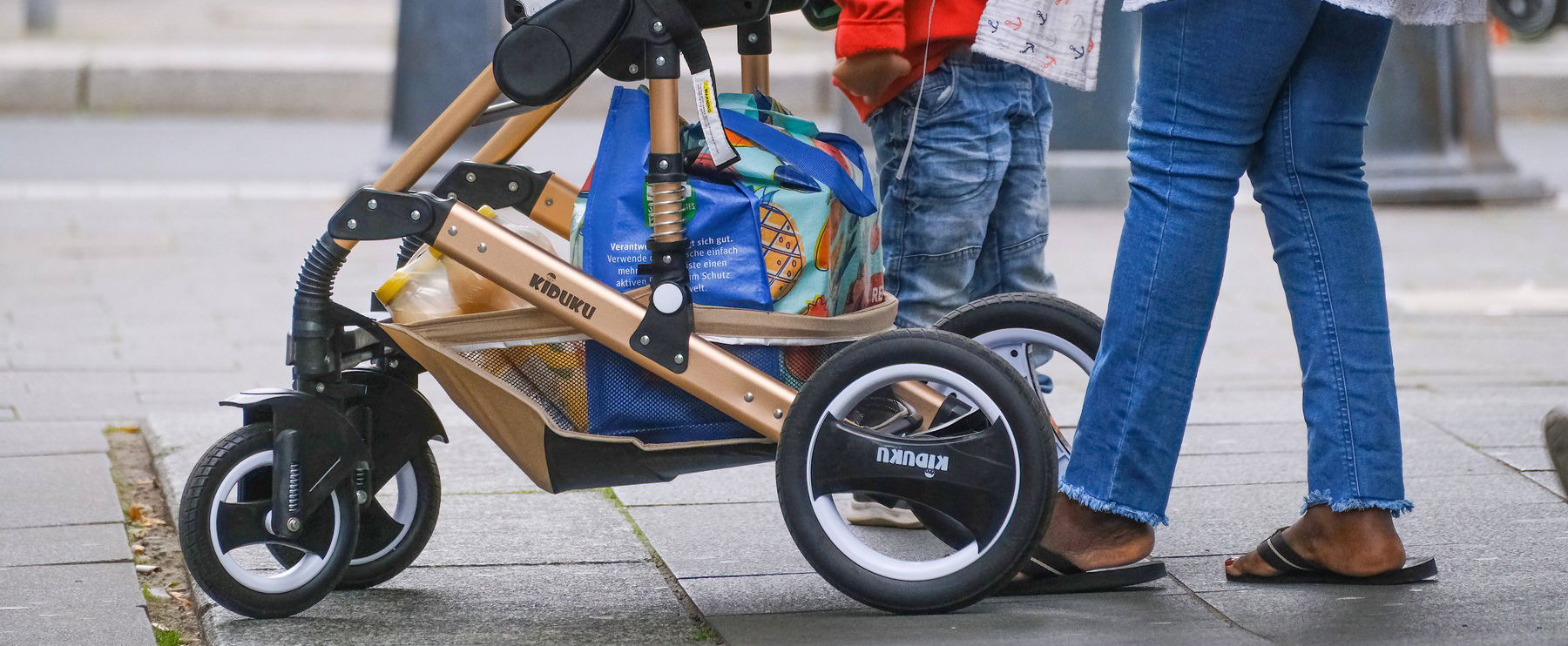 El sem hitték, borzasztó módon vitte boltba babáját egy magyar nő, egy másik anyuka teljesen felháborodott