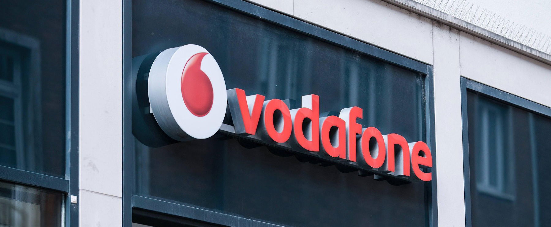 Rendkívüli végrehajtás jön a Vodafone-nál, darabjaira hullik a mobilszolgáltató, mindenkit érint a döntés