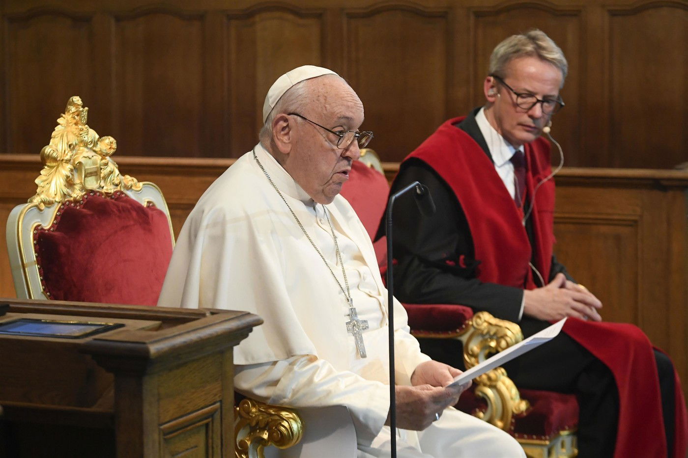 Pope Francis has decorated his clothes with pagan symbols, completely confusing the faithful