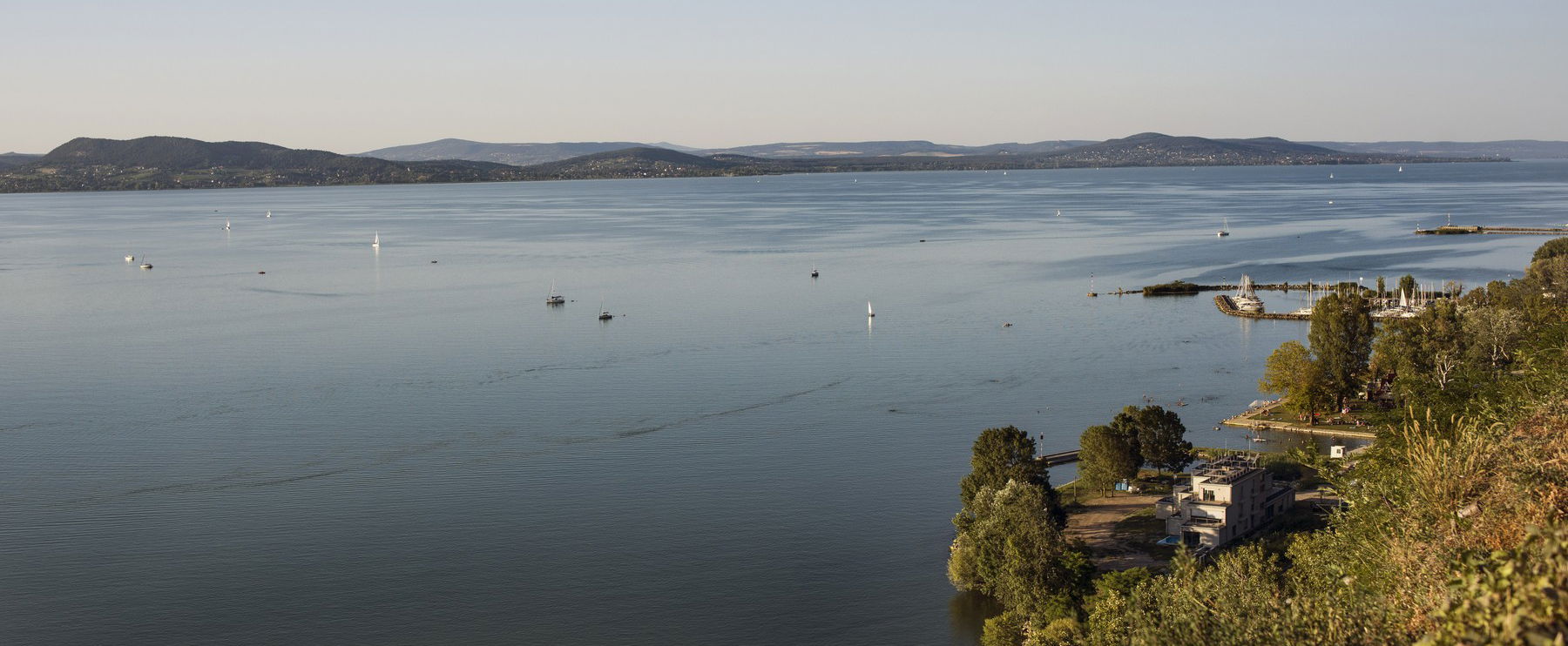 A Balaton egykor lepusztult káddugója ma már igazi látványosság, imádják a turisták a különleges építményt