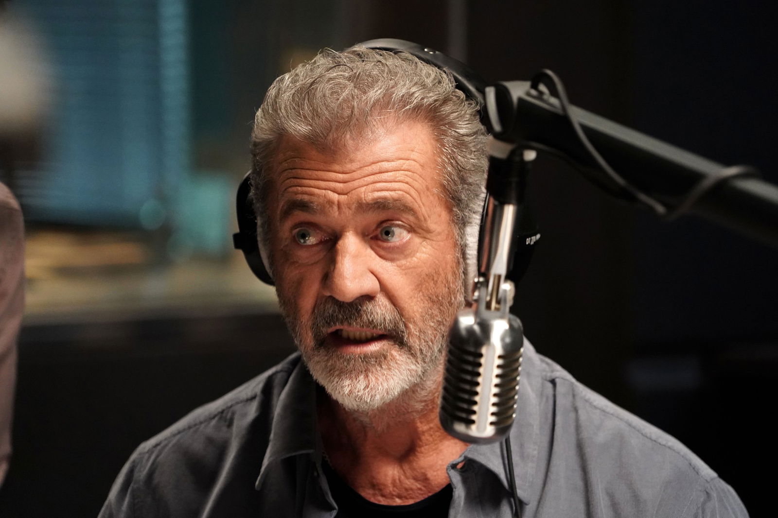 He called the radio and threatened to kill his family – we found hidden treasure in the movie with Mel Gibson