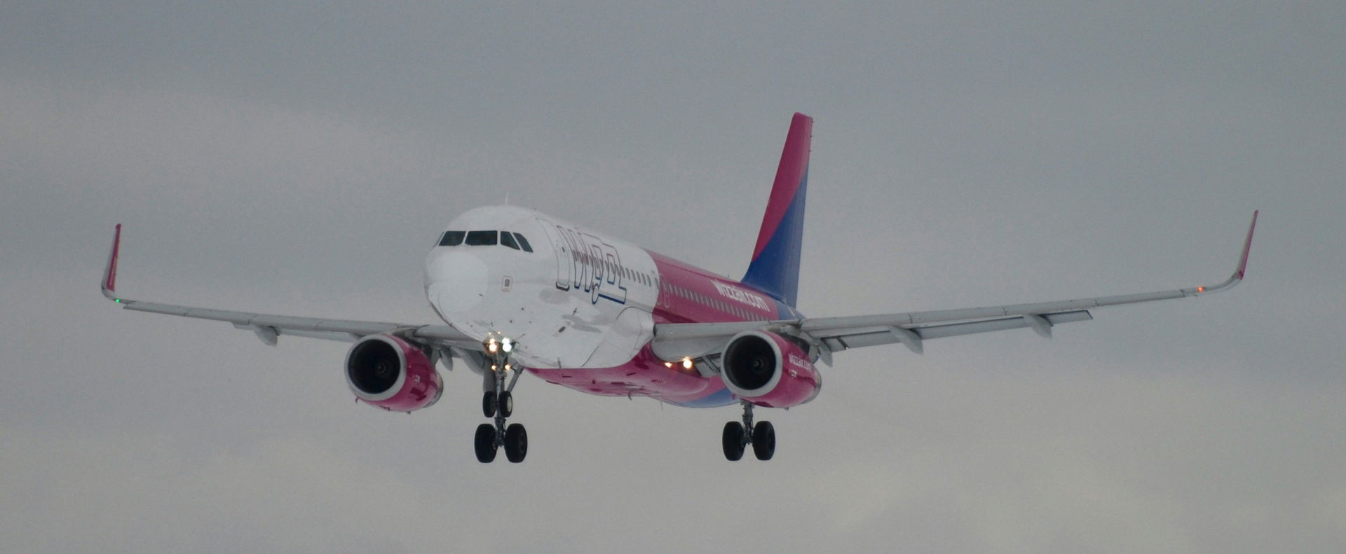 Azonosítatlan repülő tárgy miatt volt nagy veszélyben a WizzAir Debrecenből induló gépe, azonnal jelentették az esetet