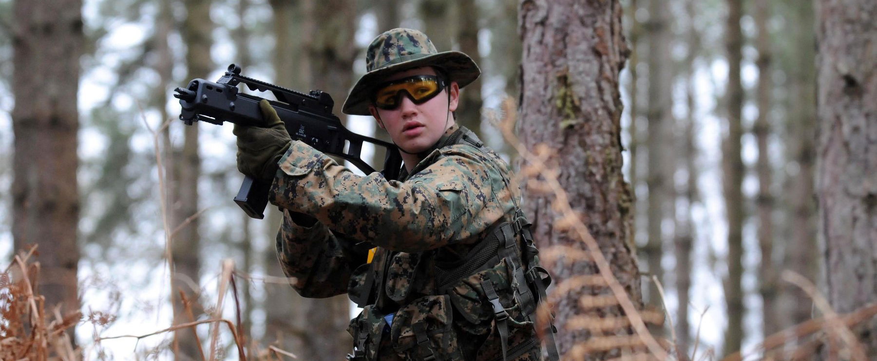 Rendszeresen kihívják a rendőröket az erdőben gépfegyverekkel bujkáló, terepruhás airsoftosokra, pedig semmi rosszat nem csinálnak