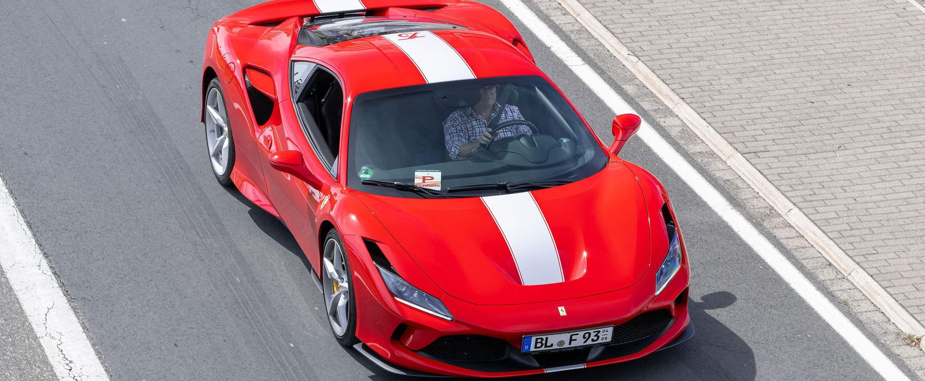 Fél áron árverez ritka Ferrarit a NAV, de egy Lamborghini is olcsóbban kalapács alá kerül, mint a piaci ára