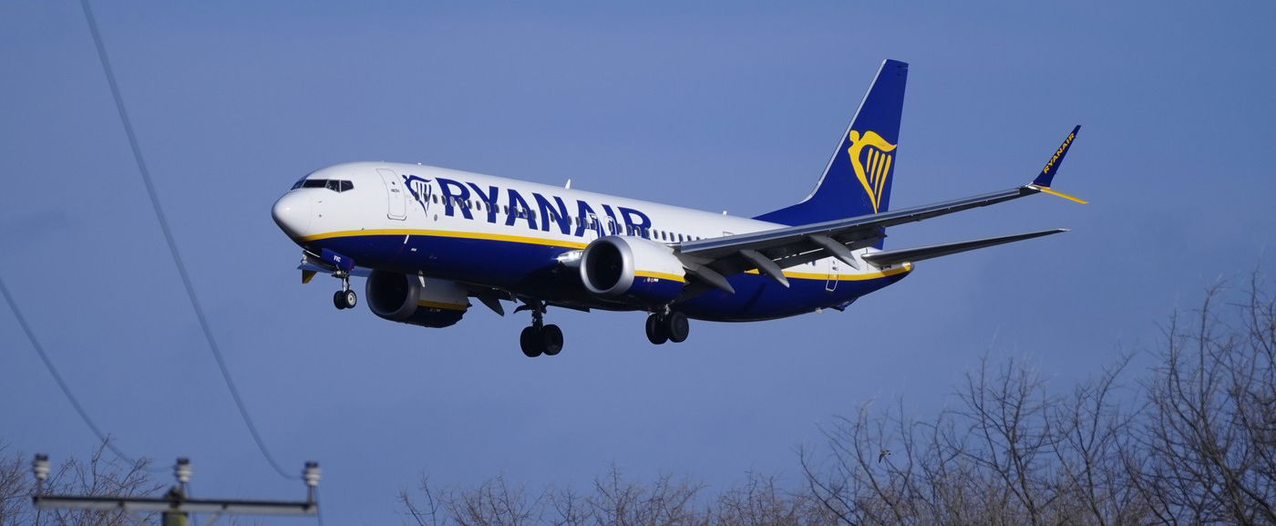 Bombával fenyegetőzött egy utas a Ryanair gépén, Ferihegyen le kellett zárni az egyik kifutót