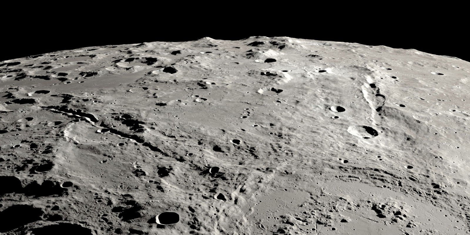 There was a terrible crack on the moon in 10 minutes