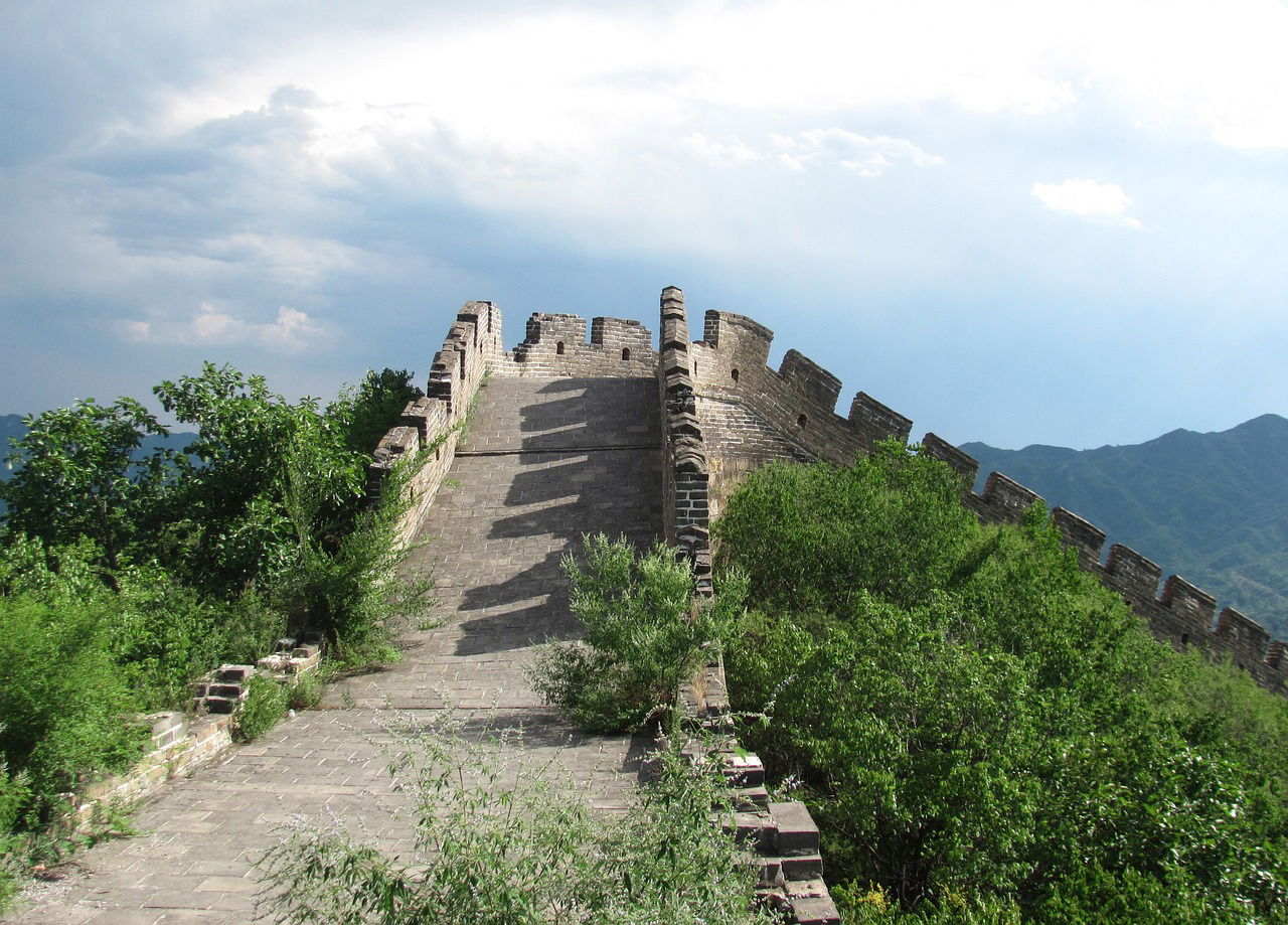 I found another large wall in China, very embarrassing to discover it