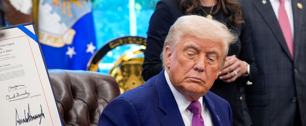 Trump 150 milliárd forintos ajándékot kapott, azonnal kivágta a biztosítékot mindenkinél