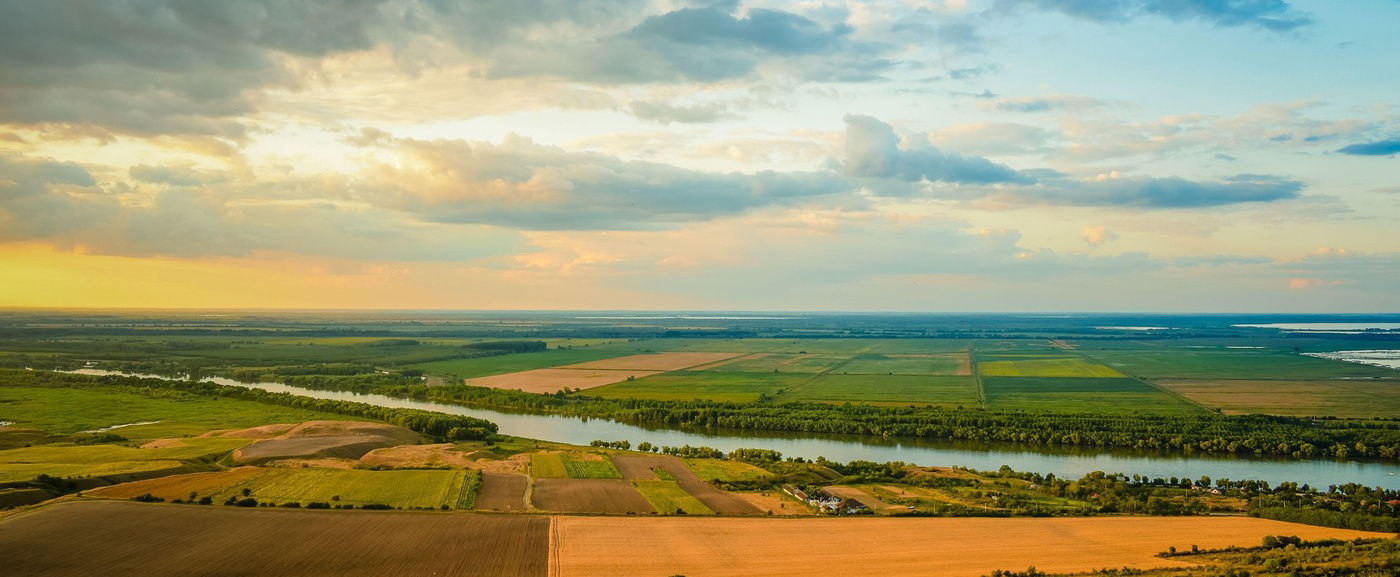Ez a 8 vármegye a nyakába kapja, a Duna egyik oldalán jön a csapadék majd a szombati napon? - részletes időjárás-előrejelzés