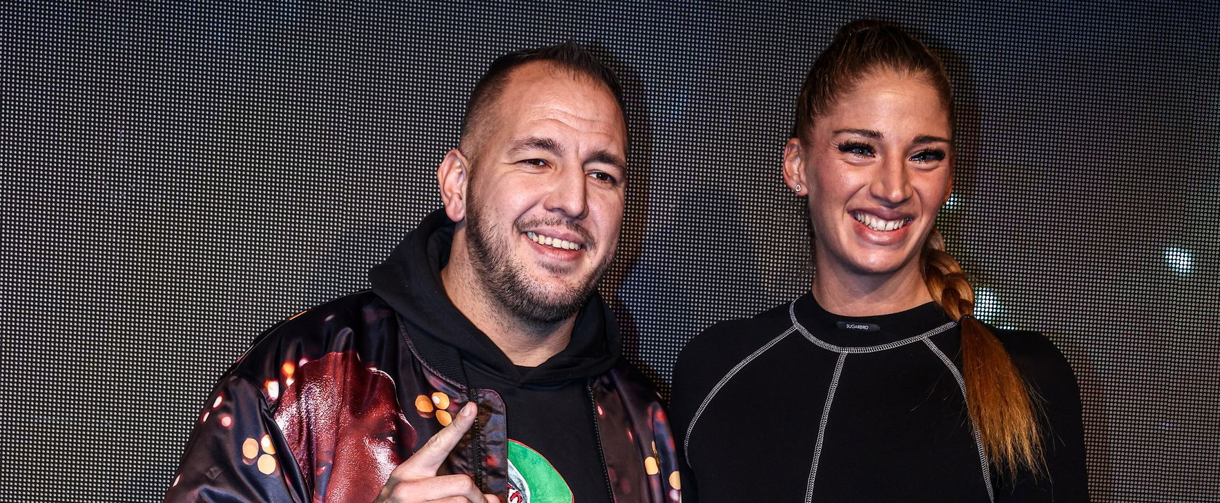 Curtis már megírta a Harcosok Klubja indulóját, a szövege rendkívül kemény