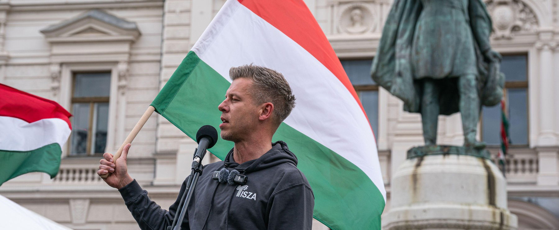 Magyar Péter mögött élő adásban tűnt fel a rendkívüli, ősi magyar titok lepleződött le