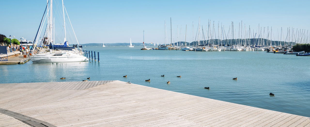 A Balaton tetején úszott valami rendkívüli, mindenki dermedten nézte