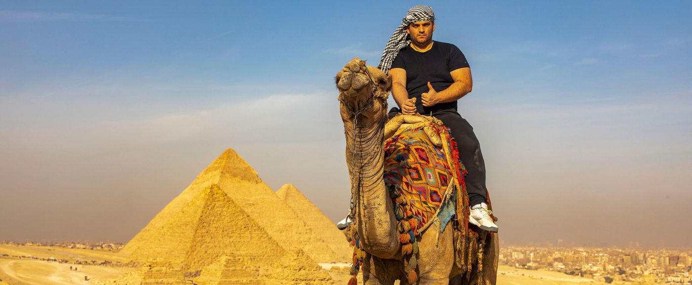 Elájult egy turista a piramisok mellett, olyan rendkívülit látott, amitől az egész élete megváltozott