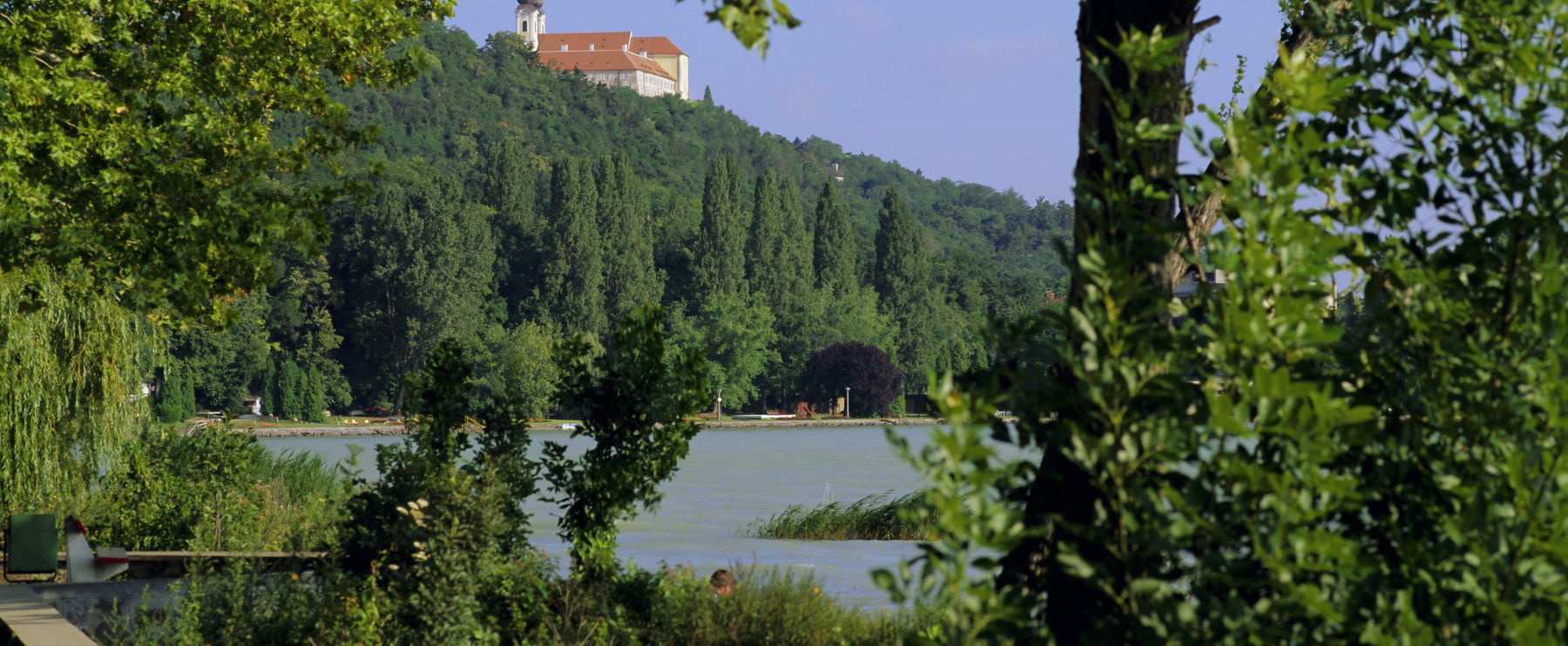 Rettegnek a Balaton-parti városban, éjszakánként szörnyú dolog történik