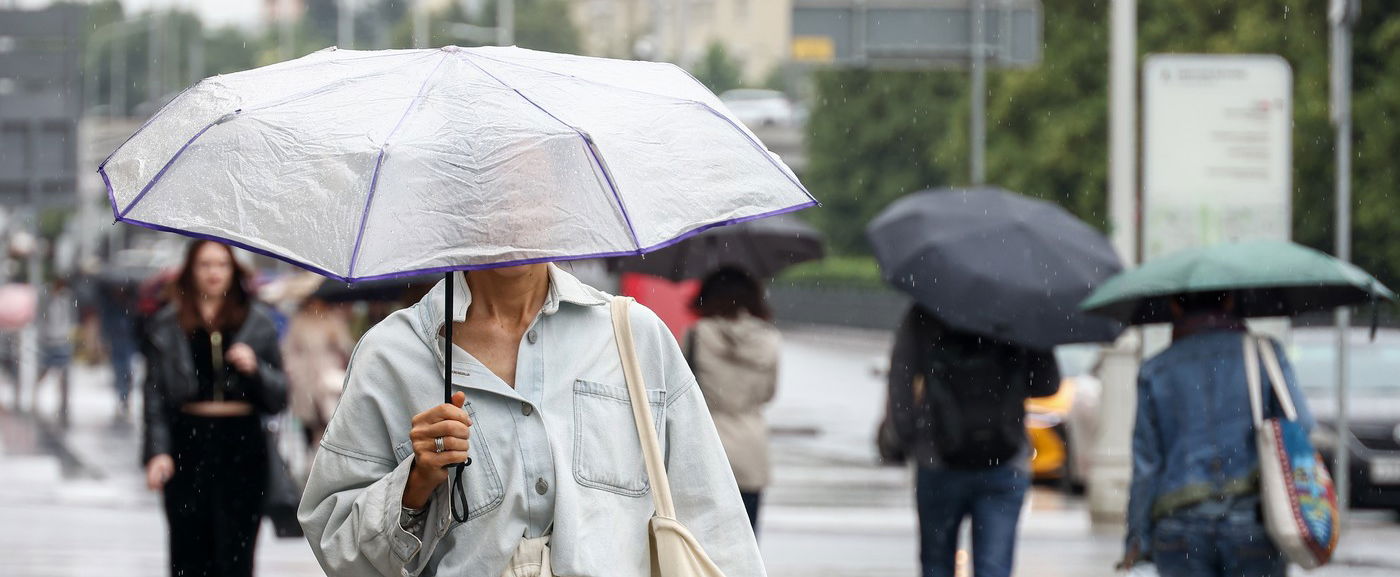 6 vármegyére ömlik a csapadék, térképen mutatták meg az előrejelzések, hogy hova hozhat záporokat a hidegfront? Részletes időjárás-előrejelzés