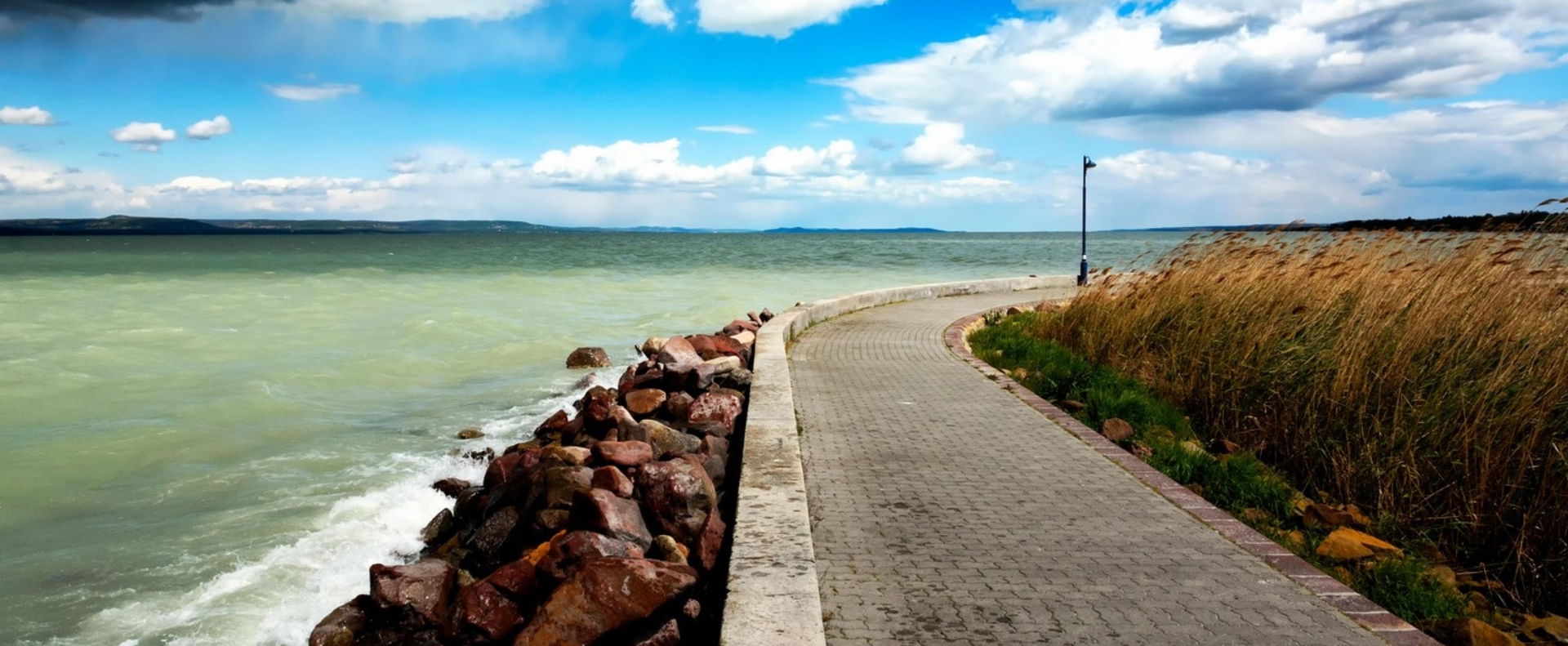 Ezért ilyen drága a Balaton, bennfentes tálalt ki az árak emelkedéséről