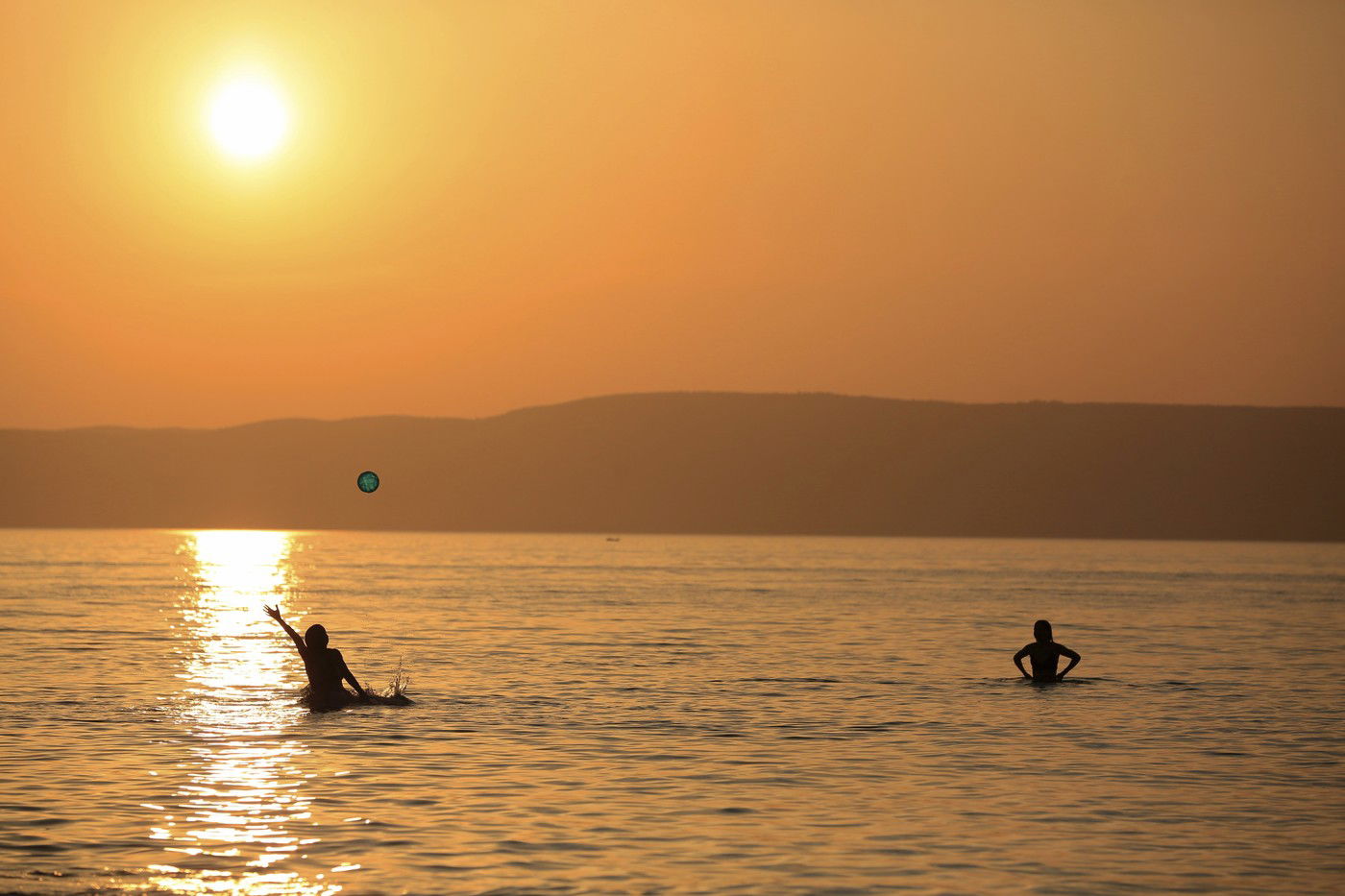 Halszörny dugta ki a óriási testét a Balatonból, a kamerás keze is beleremegett a látványba?