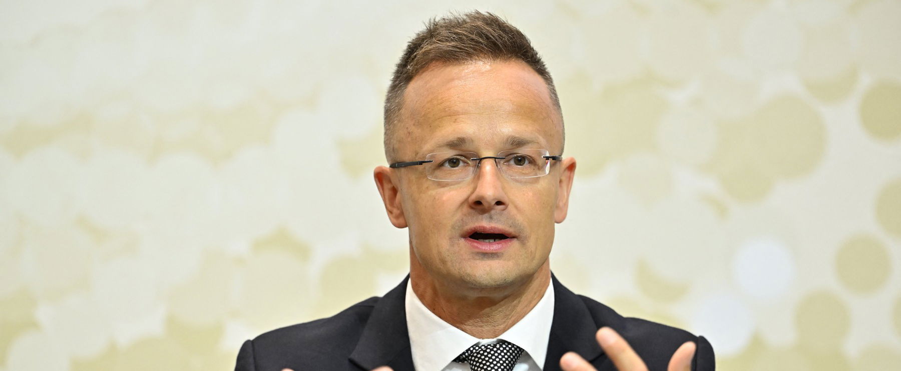 Várkonyi Andrea után Szíjjártó Péter jött: alaposan földbe döngölték a külügyminisztert