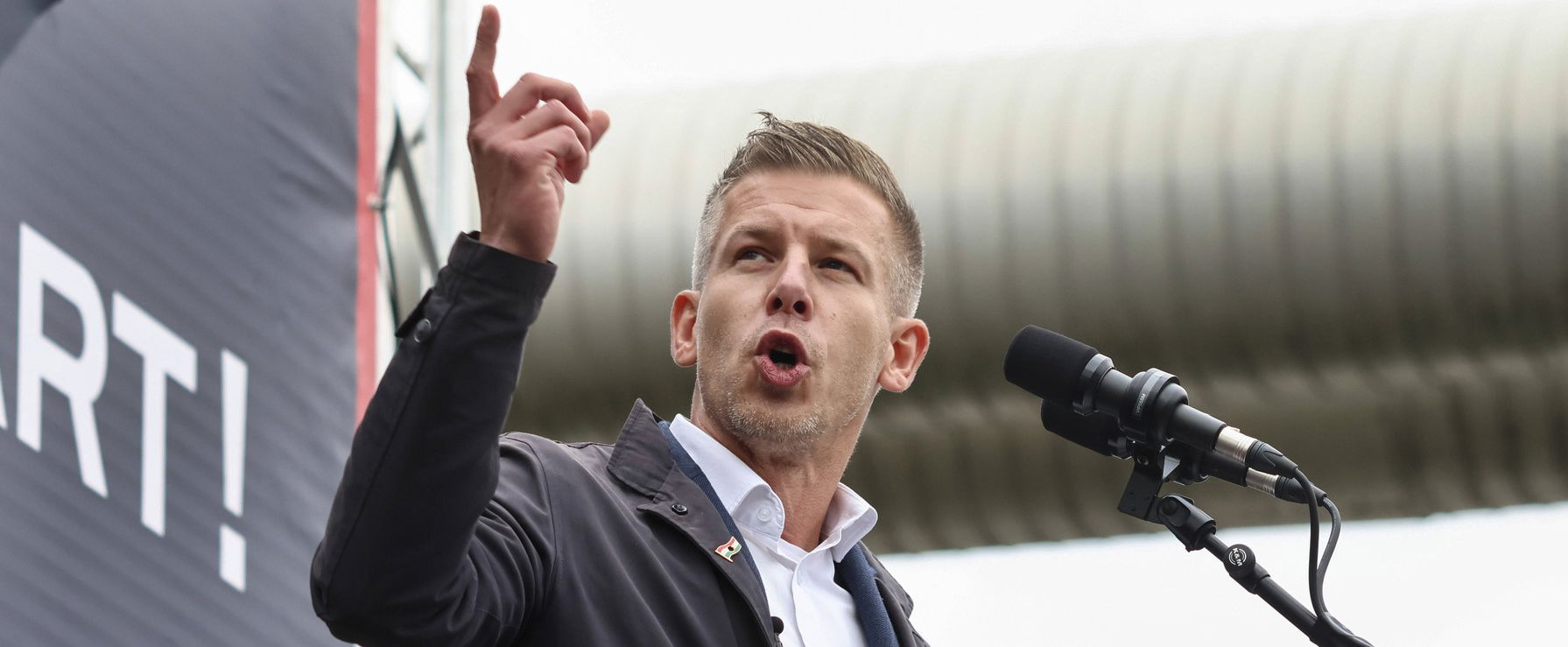 Óriási baki történt Magyar Péter rendezvényén? Hirtelen szólalt meg az oda nem illő magyar sláger