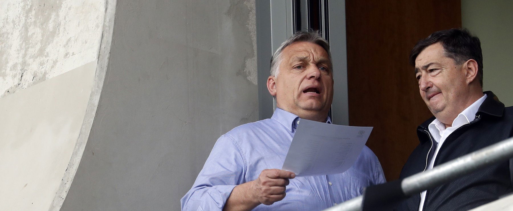 Élő adásban kértek bocsánatot Mészáros Lőrinctől, felülről jöhetett az utasítás?