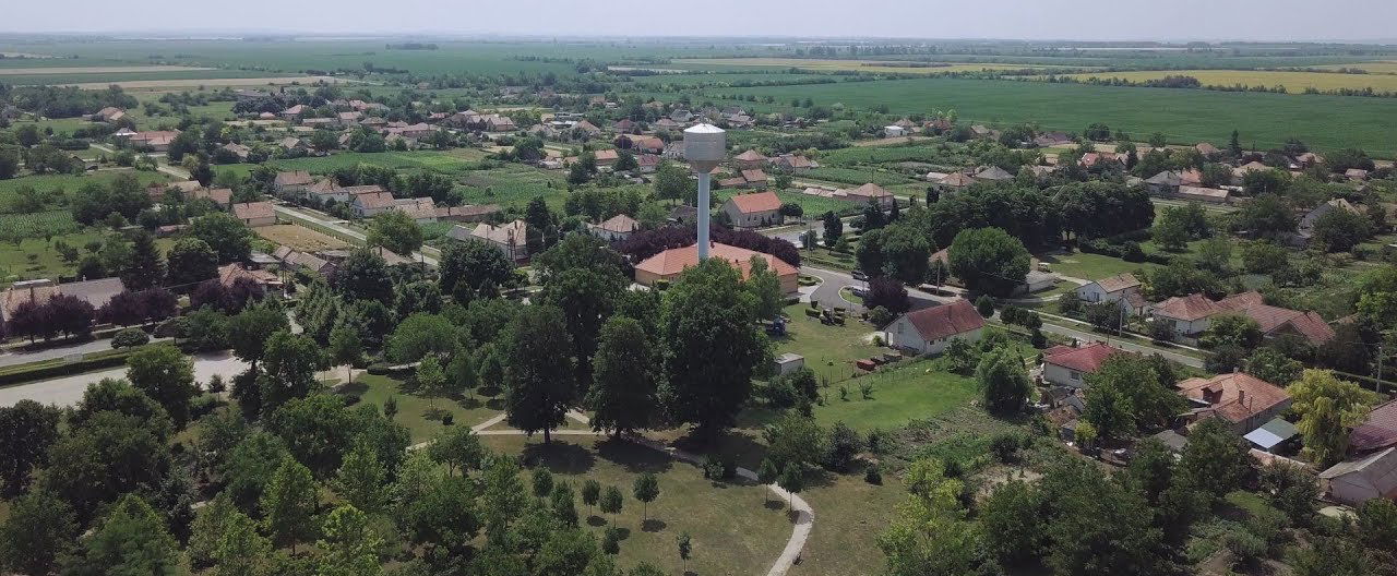 Óriási a vita, egy magyar település nevét meg kellene változtatni? Őrült titkot rejt a név