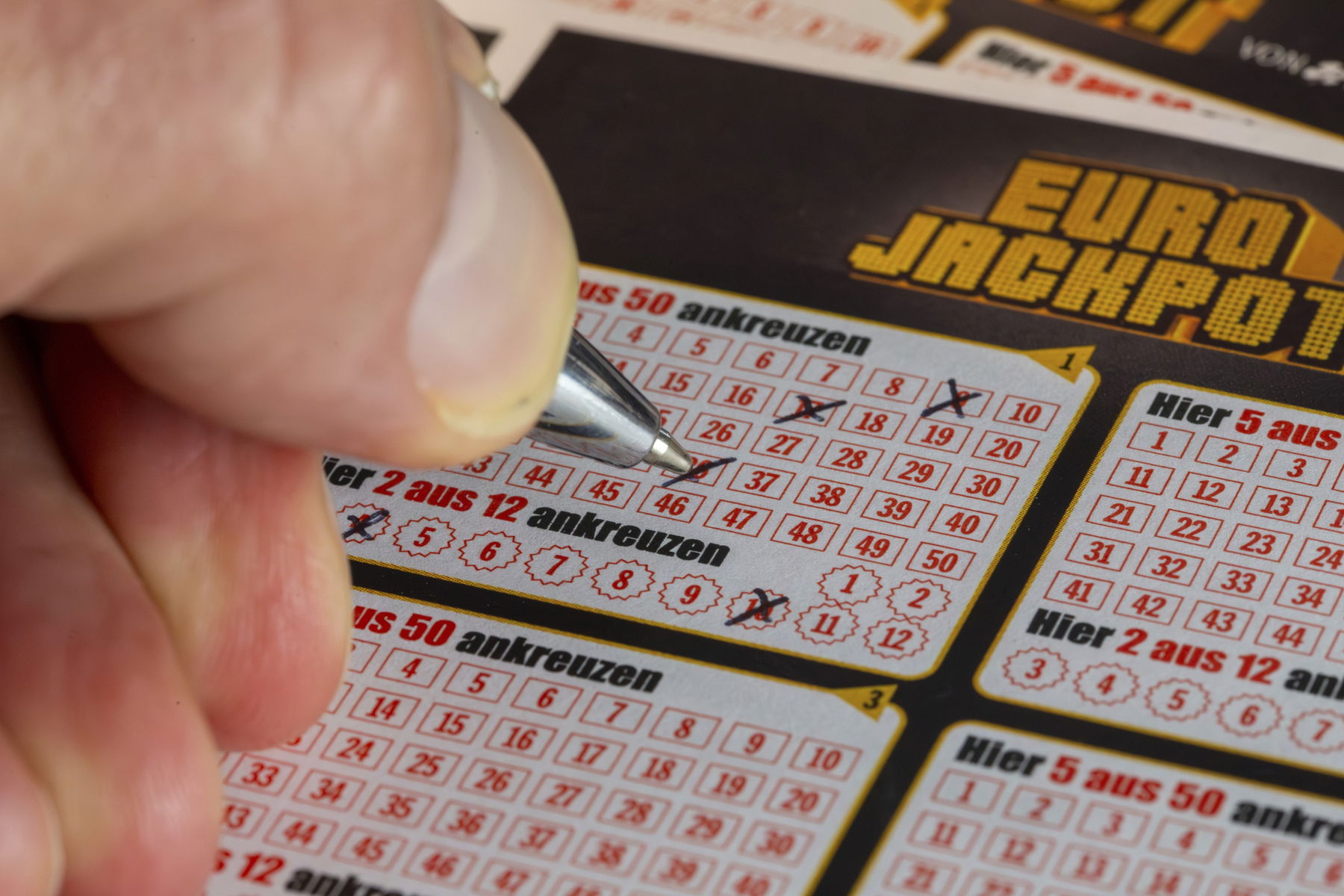 Eurojackpot: felháborítóan kolosszális összeget lehetett ma nyerni, 400 évig élhetnénk havi 2 millió forintból belőle